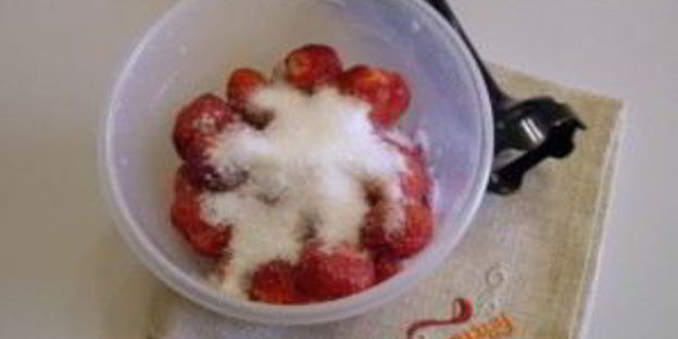 клубничное мороженое из йогурта