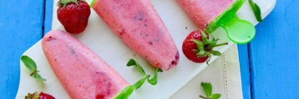 Клубничное мороженое из сметаны