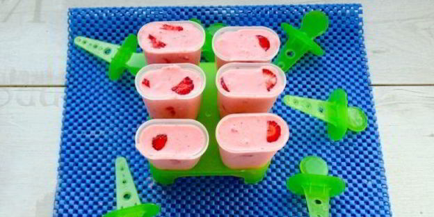 клубничное мороженое из сметаны