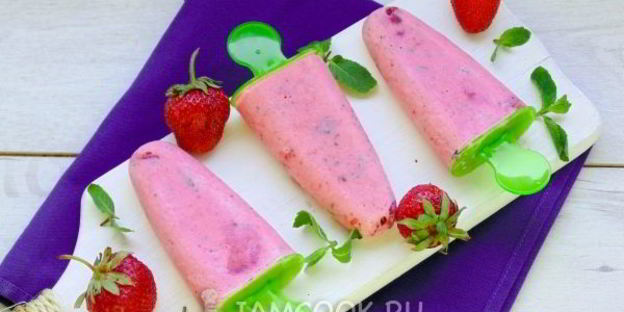 клубничное мороженое из сметаны