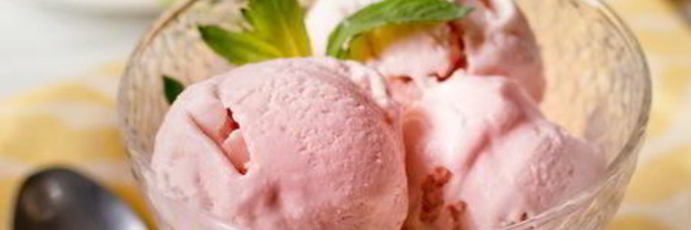 Клубничное мороженое на сгущенке