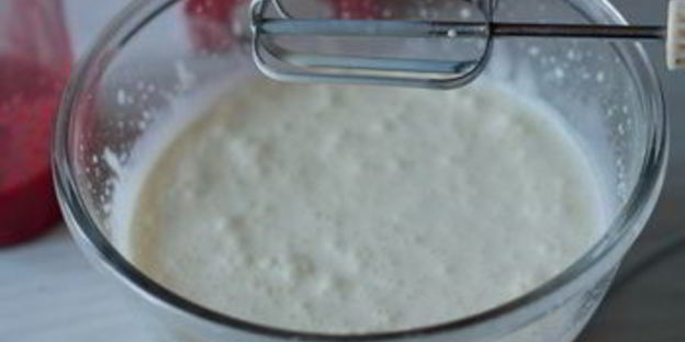 клубничное мороженое на сгущенке