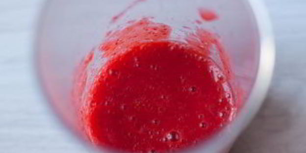 клубничное мороженое на сгущенке