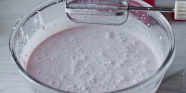 клубничное мороженое на сгущенке