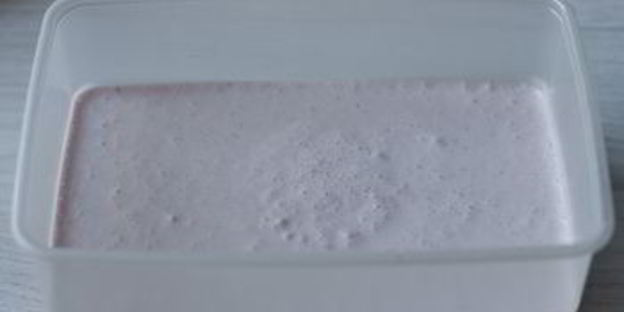 клубничное мороженое на сгущенке