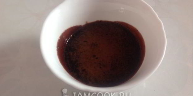 клубничное мороженое в шоколадной глазури