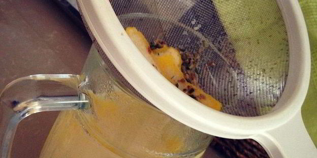 лавандово-лимонноe мягкое итальянское мороженое джелато