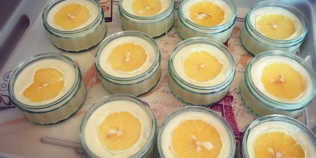 лавандово-лимонноe мягкое итальянское мороженое джелато