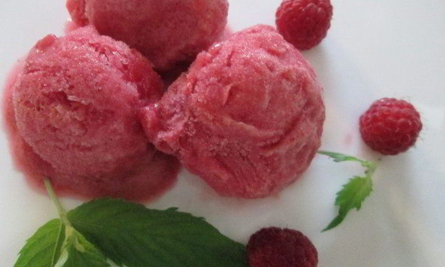 Рецепт малинова-имбирного сорбет и мороженое