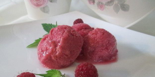 малиново-имбирный сорбет и мороженое