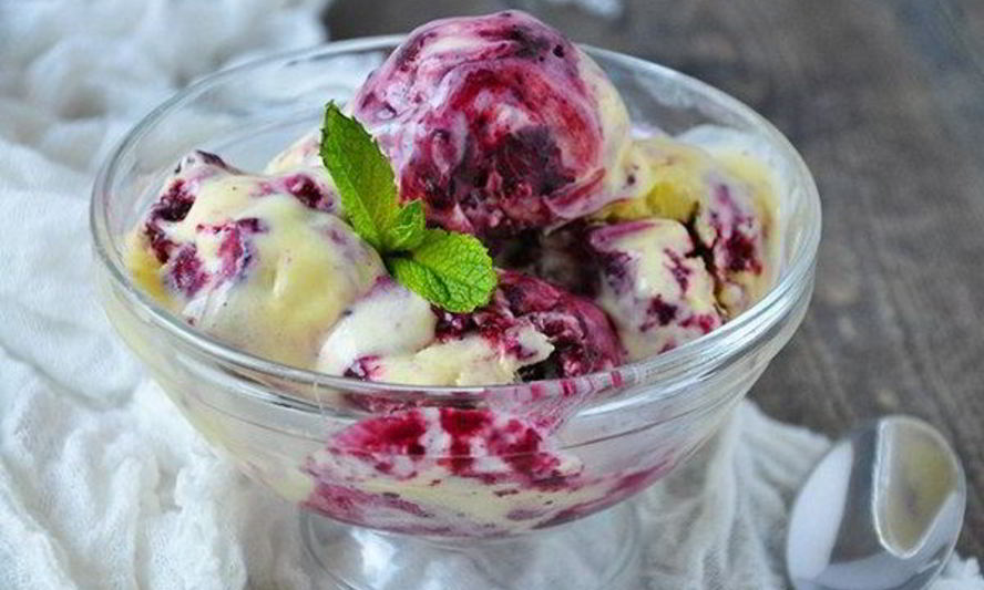 Рецепт мороженого на сливках с черной смородиной