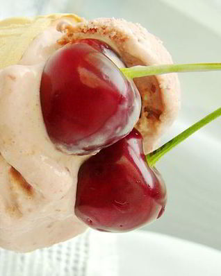 Мороженое с черешней