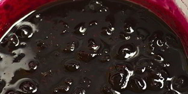 мороженое с черной смородиной