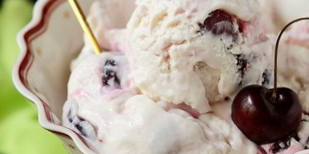 мороженое с йогуртом и черешней