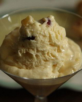 Мороженое с вялеными фруктами