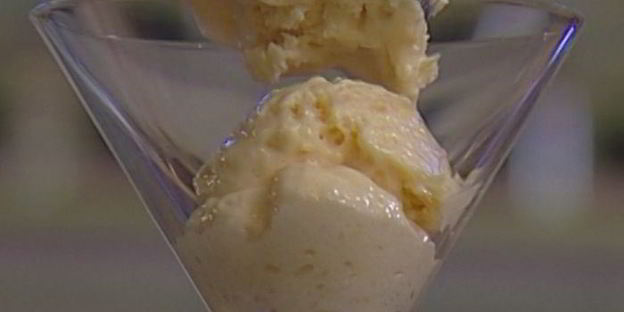 мороженое с вялеными фруктами