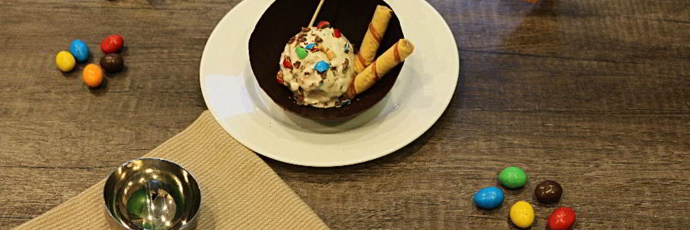 Мороженое в шоколадных вазочках