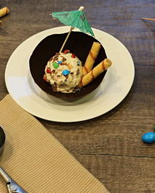 Мороженое в шоколадных вазочках