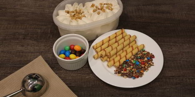 мороженое в шоколадных вазочках