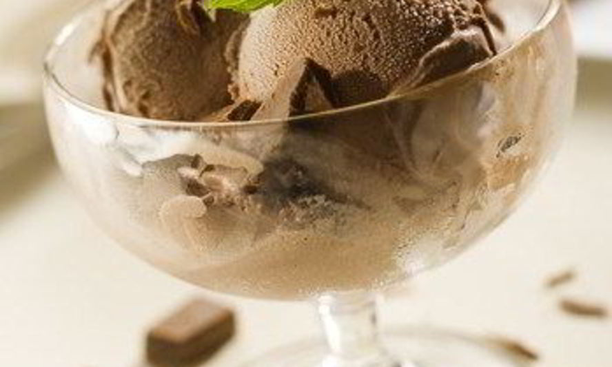 Рецепт шоколадного мороженого с самбукой