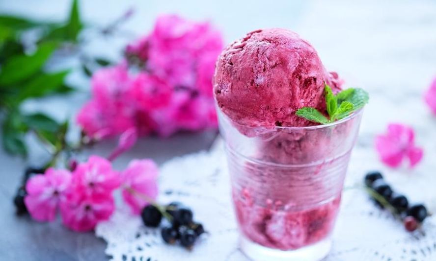 Рецепт сливочно-черносмородинового мороженого