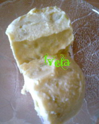 Сливочно-ревеневое мороженое