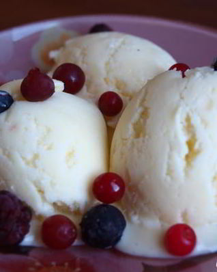 Сливочное мороженое с белым шоколадом