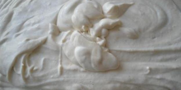 тыквенное мороженое с корицей и шоколадным соусом