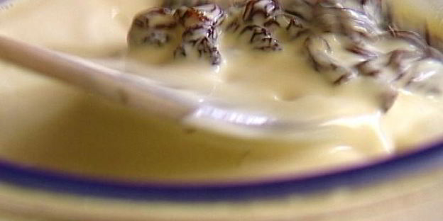 ванильное мороженое с ромом и изюмом