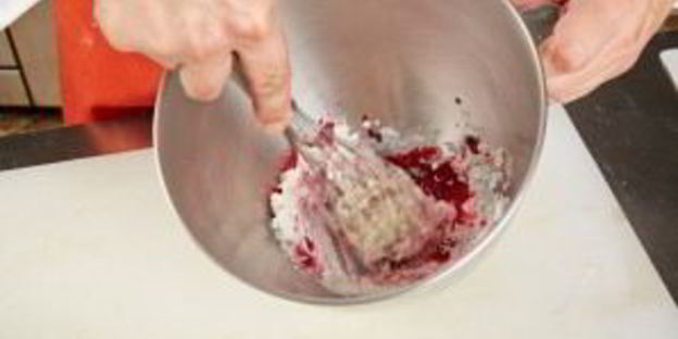 легкий мусс с клюквенно-медовым соусом