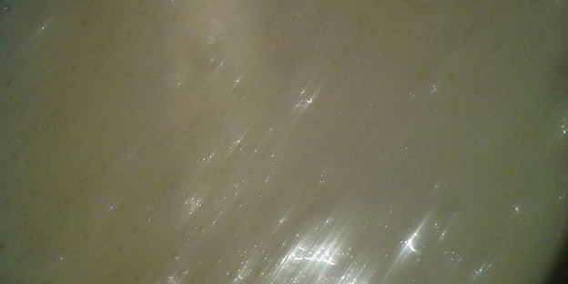 шоколадный белый мусс с клубникой, мятой и вербеной