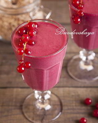 Овсяно-ягодный десерт с йогуртом