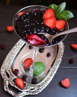 Панна котта из маскарпоне с черничным соусом