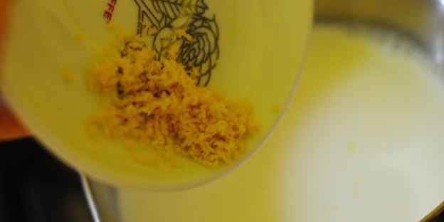 панна котта со сливовым соусом