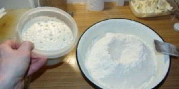 кулич пасхальный с изюмом