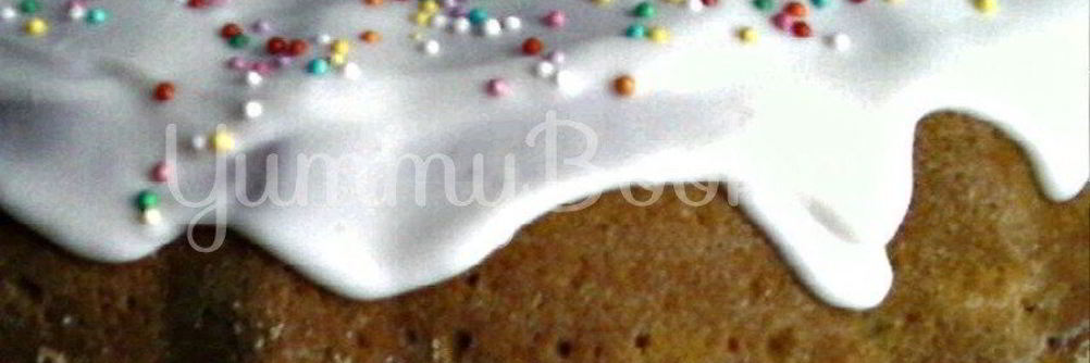 Кулич с белой шоколадной глазурью