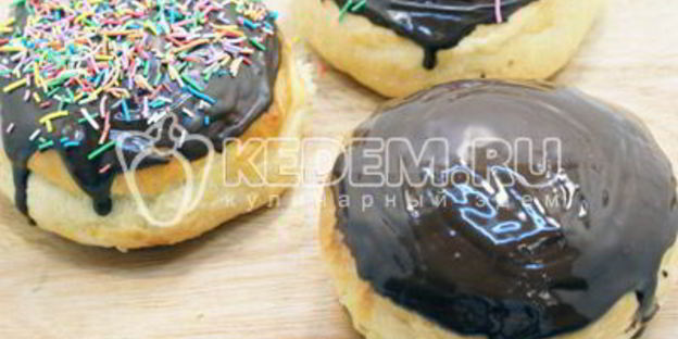 кулич с шоколадной глазурью