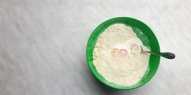 кулич с вишней и клюквой