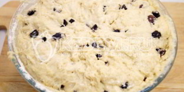 пасхальный кулич с изюмом