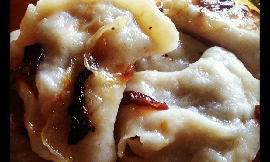 Рецепт пасхальных вареников с капустой и карамелезированным луком