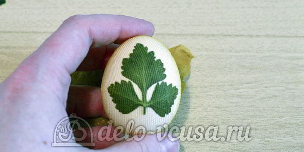 пасхальные яйца с листочками