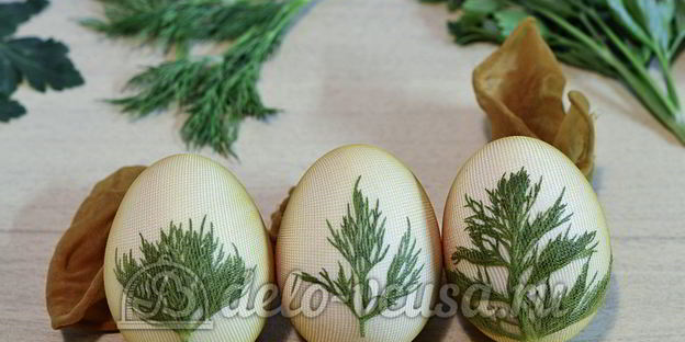пасхальные яйца с листочками