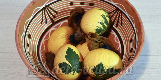 пасхальные яйца с листочками