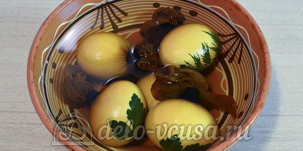 пасхальные яйца с листочками