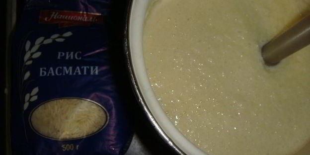 рисово-кокосовый десерт с фруктовым пюре