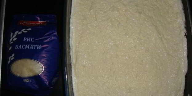 рисово-кокосовый десерт с фруктовым пюре