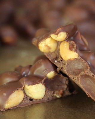 Шоколад с орехами
