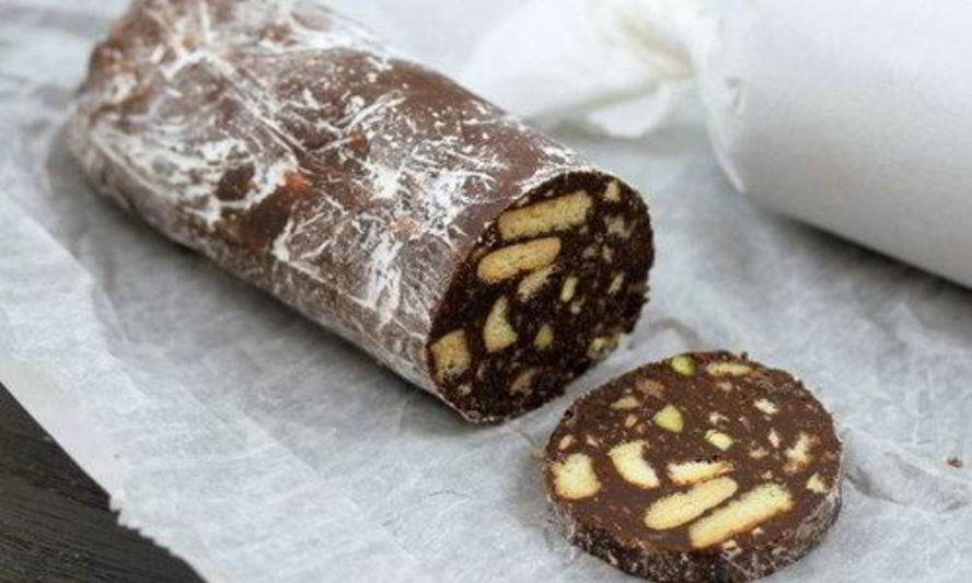 Рецепт шоколадной колбасы с орехами