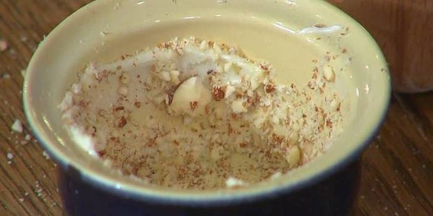 шоколадный десерт на миндале