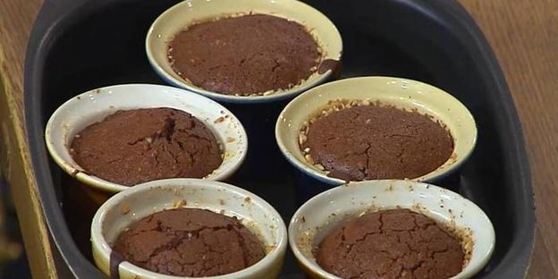 шоколадный десерт на миндале